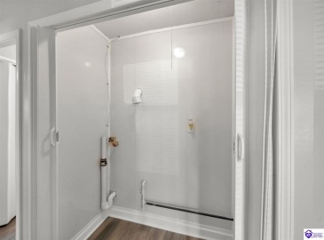 Middleground Dr, Louisville, Kentucky 40272, ,1 BathroomBathrooms,For Sale,Middleground Dr,HK24004176