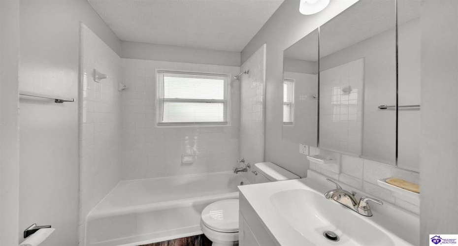 Middleground Dr, Louisville, Kentucky 40272, ,1 BathroomBathrooms,For Sale,Middleground Dr,HK24004176