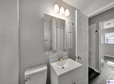 Middleground Dr, Louisville, Kentucky 40272, ,1 BathroomBathrooms,For Sale,Middleground Dr,HK24004176