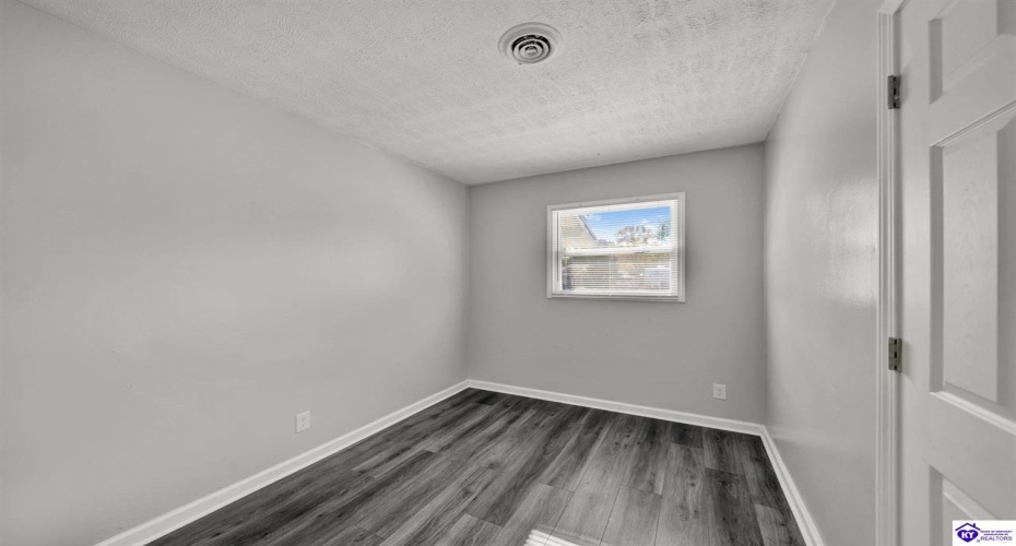 Middleground Dr, Louisville, Kentucky 40272, ,1 BathroomBathrooms,For Sale,Middleground Dr,HK24004176