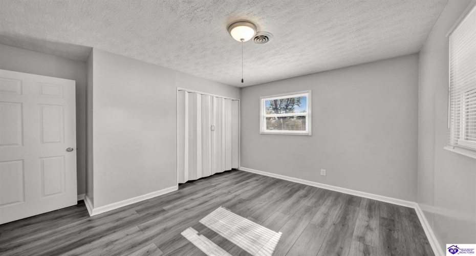 Middleground Dr, Louisville, Kentucky 40272, ,1 BathroomBathrooms,For Sale,Middleground Dr,HK24004176