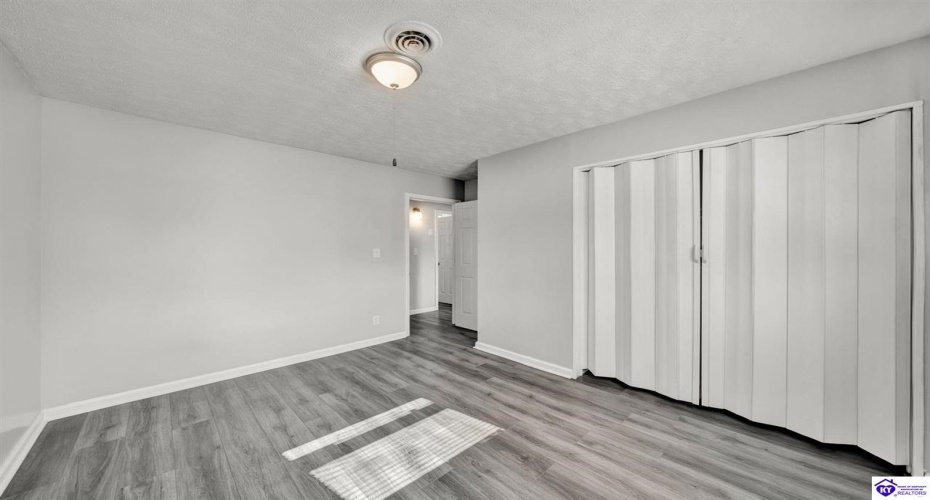 Middleground Dr, Louisville, Kentucky 40272, ,1 BathroomBathrooms,For Sale,Middleground Dr,HK24004176