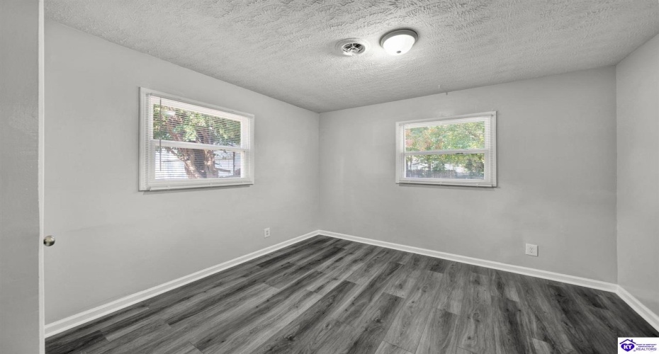 Middleground Dr, Louisville, Kentucky 40272, ,1 BathroomBathrooms,For Sale,Middleground Dr,HK24004176