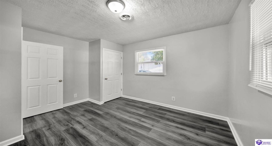 Middleground Dr, Louisville, Kentucky 40272, ,1 BathroomBathrooms,For Sale,Middleground Dr,HK24004176