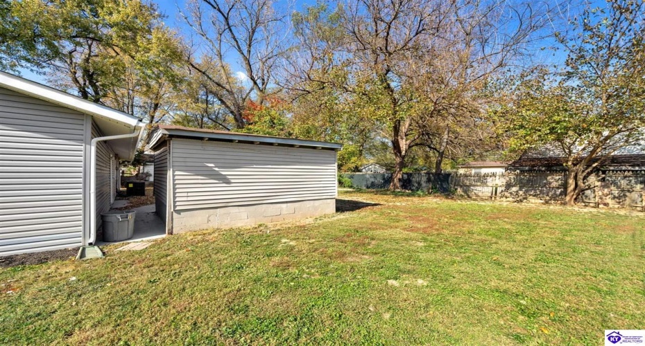 Middleground Dr, Louisville, Kentucky 40272, ,1 BathroomBathrooms,For Sale,Middleground Dr,HK24004176