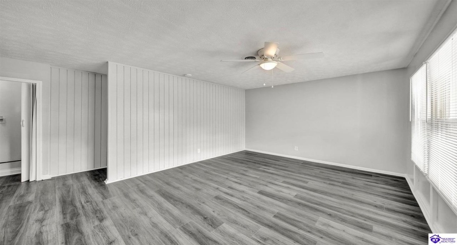 Middleground Dr, Louisville, Kentucky 40272, ,1 BathroomBathrooms,For Sale,Middleground Dr,HK24004176