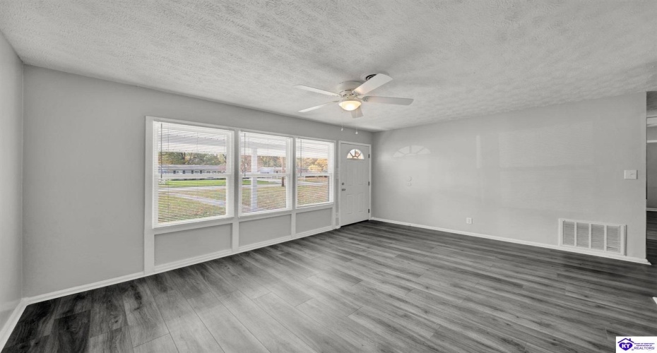 Middleground Dr, Louisville, Kentucky 40272, ,1 BathroomBathrooms,For Sale,Middleground Dr,HK24004176