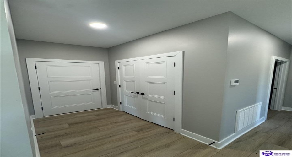 Sulky Court, Elizabethtown, Kentucky 42701, ,2 BathroomsBathrooms,For Sale,Sulky Court,HK24004186