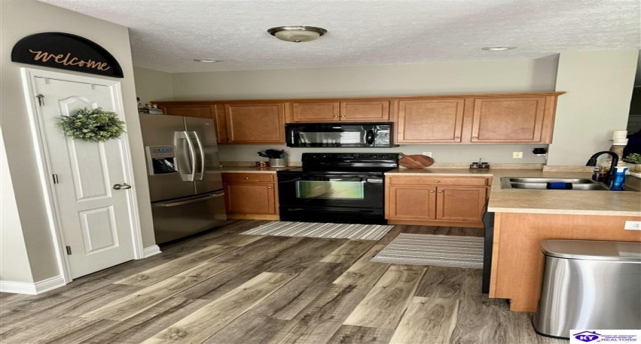 Ashton Walk, Radcliff, Kentucky 40160, ,3 BathroomsBathrooms,For Sale,Ashton Walk,HK24003257