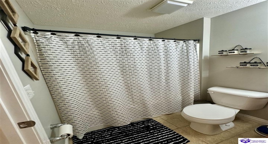 Ashton Walk, Radcliff, Kentucky 40160, ,3 BathroomsBathrooms,For Sale,Ashton Walk,HK24003257