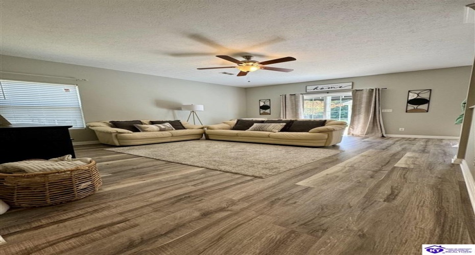 Ashton Walk, Radcliff, Kentucky 40160, ,3 BathroomsBathrooms,For Sale,Ashton Walk,HK24003257