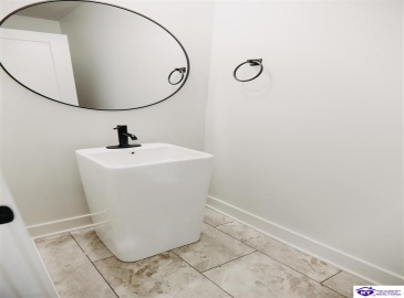 Henry Street, Elizabethtown, Kentucky 42701, ,3 BathroomsBathrooms,For Sale,Henry Street,HK24004189