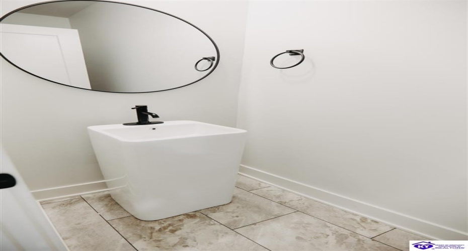 Henry Street, Elizabethtown, Kentucky 42701, ,3 BathroomsBathrooms,For Sale,Henry Street,HK24004189