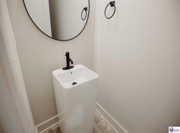 Henry Street, Elizabethtown, Kentucky 42701, ,3 BathroomsBathrooms,For Sale,Henry Street,HK24004189