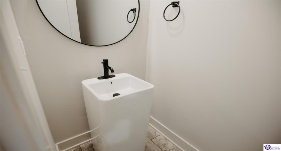 Henry Street, Elizabethtown, Kentucky 42701, ,3 BathroomsBathrooms,For Sale,Henry Street,HK24004189