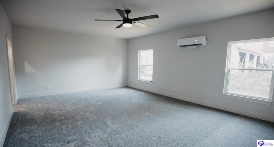 Henry Street, Elizabethtown, Kentucky 42701, ,3 BathroomsBathrooms,For Sale,Henry Street,HK24004189