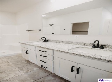 Henry Street, Elizabethtown, Kentucky 42701, ,3 BathroomsBathrooms,For Sale,Henry Street,HK24004189