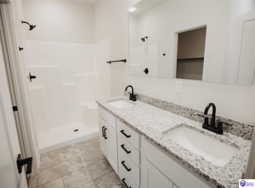 Henry Street, Elizabethtown, Kentucky 42701, ,3 BathroomsBathrooms,For Sale,Henry Street,HK24004189