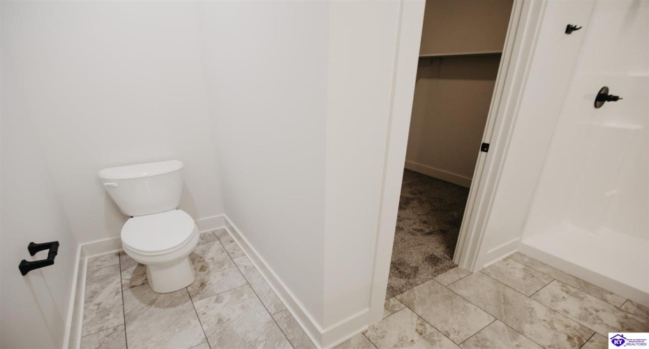 Henry Street, Elizabethtown, Kentucky 42701, ,3 BathroomsBathrooms,For Sale,Henry Street,HK24004189