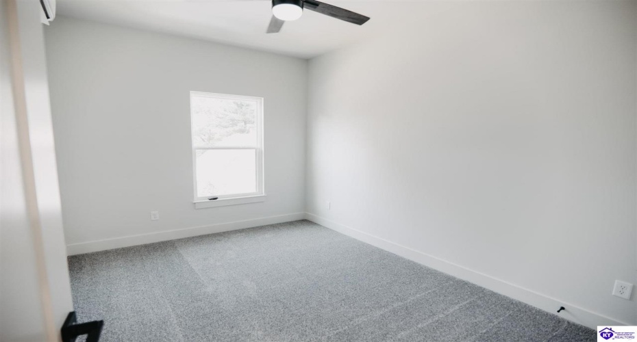 Henry Street, Elizabethtown, Kentucky 42701, ,3 BathroomsBathrooms,For Sale,Henry Street,HK24004189