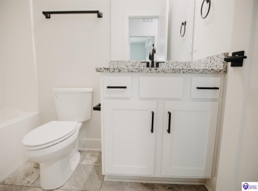 Henry Street, Elizabethtown, Kentucky 42701, ,3 BathroomsBathrooms,For Sale,Henry Street,HK24004189