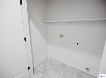 Henry Street, Elizabethtown, Kentucky 42701, ,3 BathroomsBathrooms,For Sale,Henry Street,HK24004189