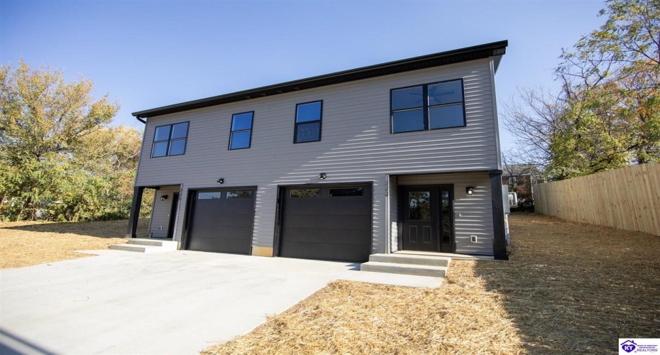 Henry Street, Elizabethtown, Kentucky 42701, ,3 BathroomsBathrooms,For Sale,Henry Street,HK24004189