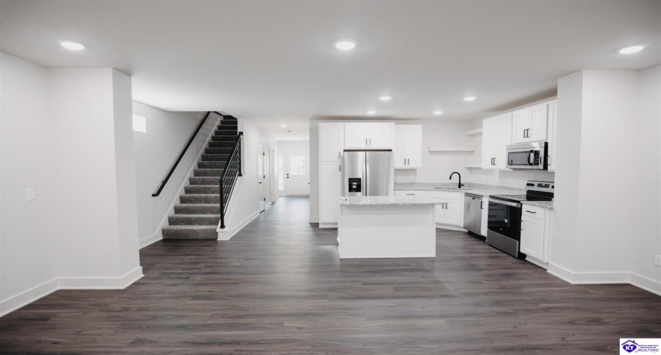 Henry Street, Elizabethtown, Kentucky 42701, ,3 BathroomsBathrooms,For Sale,Henry Street,HK24004189