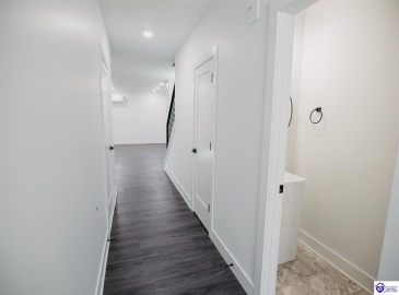 Henry Street, Elizabethtown, Kentucky 42701, ,3 BathroomsBathrooms,For Sale,Henry Street,HK24004189