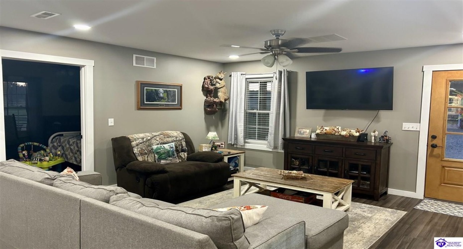 Hornback Farms Lane, Webster, Kentucky 40176, ,3 BathroomsBathrooms,For Sale,Hornback Farms Lane,HK24004193