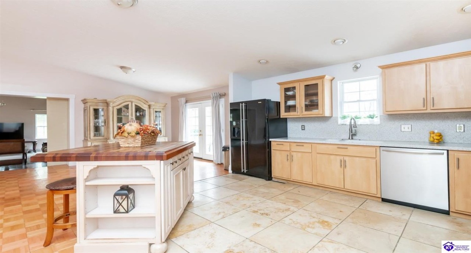 Dana Way, Vine Grove, Kentucky 40175, ,3 BathroomsBathrooms,For Sale,Dana Way,HK24004194