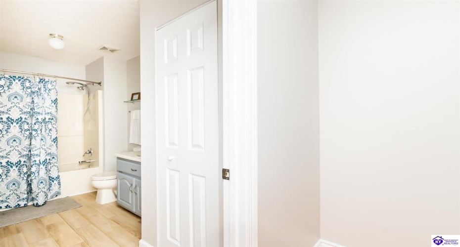 Dana Way, Vine Grove, Kentucky 40175, ,3 BathroomsBathrooms,For Sale,Dana Way,HK24004194