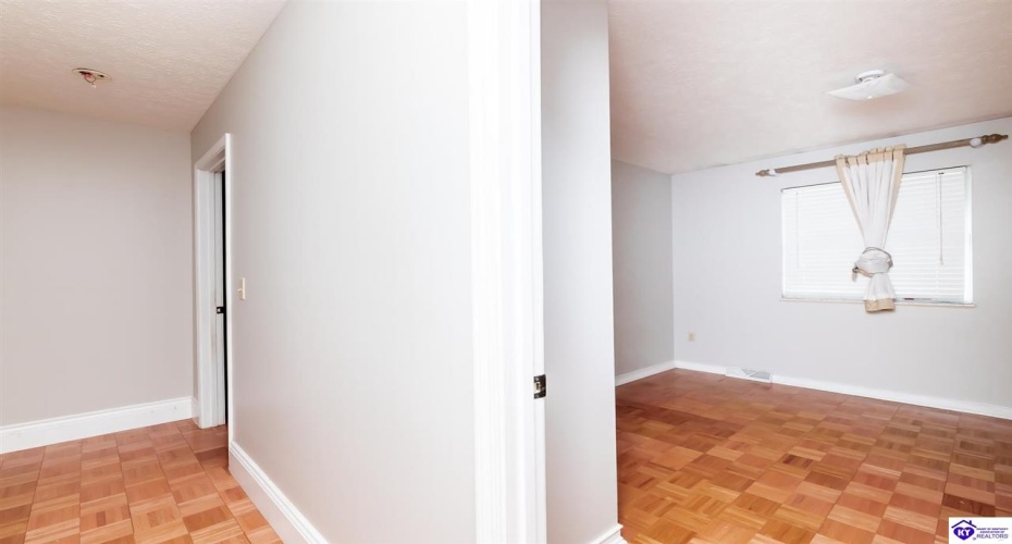 Dana Way, Vine Grove, Kentucky 40175, ,3 BathroomsBathrooms,For Sale,Dana Way,HK24004194