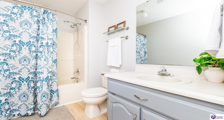 Dana Way, Vine Grove, Kentucky 40175, ,3 BathroomsBathrooms,For Sale,Dana Way,HK24004194