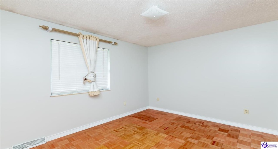 Dana Way, Vine Grove, Kentucky 40175, ,3 BathroomsBathrooms,For Sale,Dana Way,HK24004194