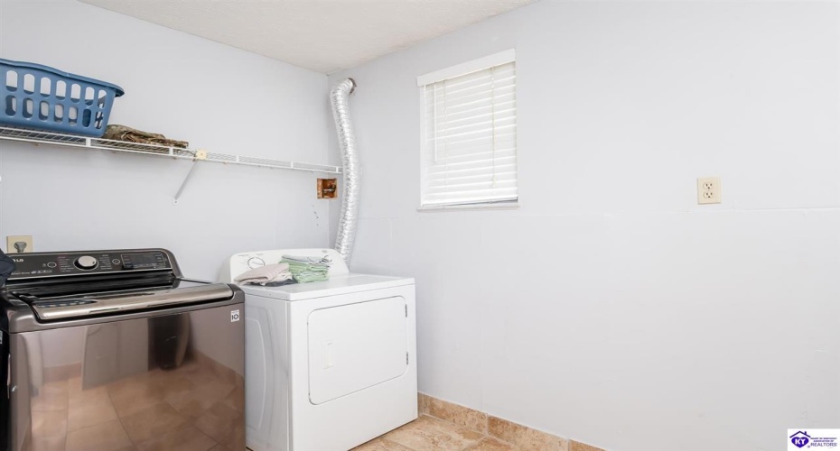 Dana Way, Vine Grove, Kentucky 40175, ,3 BathroomsBathrooms,For Sale,Dana Way,HK24004194