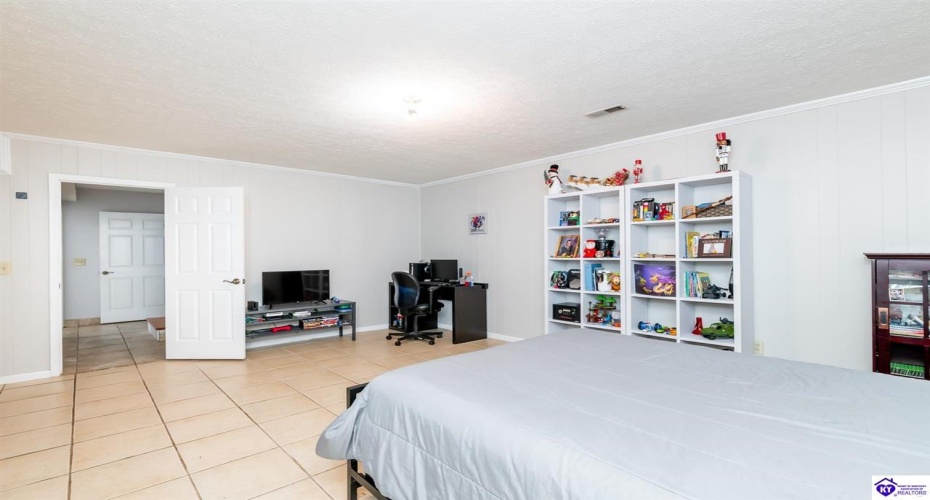 Dana Way, Vine Grove, Kentucky 40175, ,3 BathroomsBathrooms,For Sale,Dana Way,HK24004194