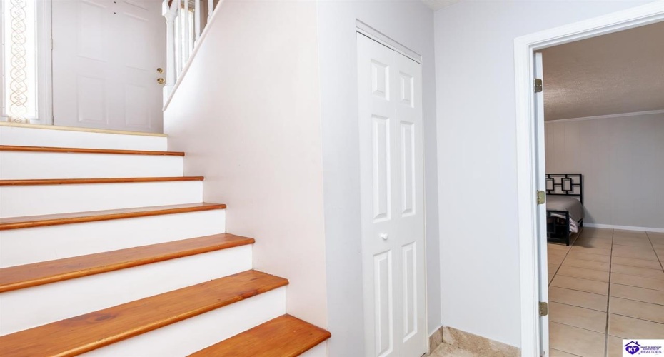 Dana Way, Vine Grove, Kentucky 40175, ,3 BathroomsBathrooms,For Sale,Dana Way,HK24004194