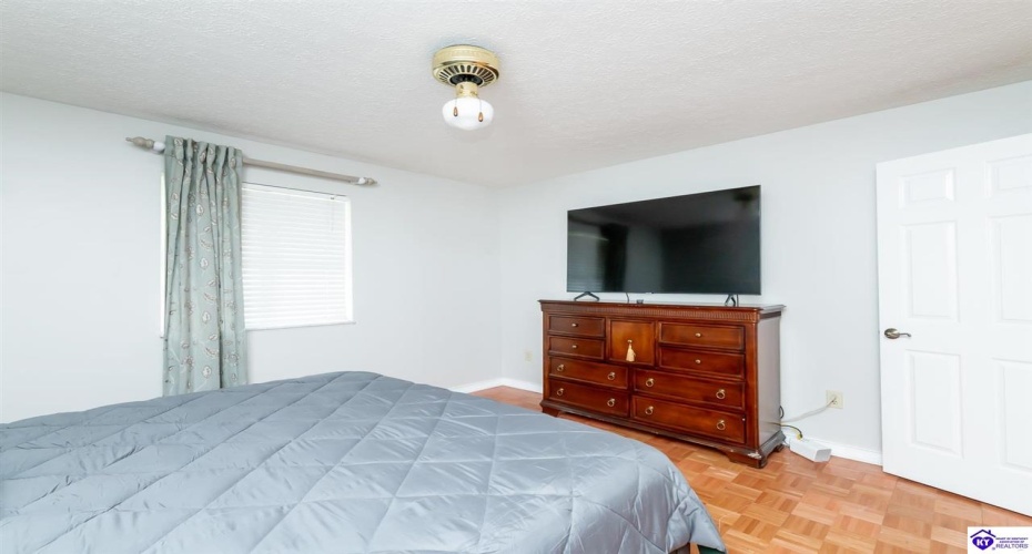 Dana Way, Vine Grove, Kentucky 40175, ,3 BathroomsBathrooms,For Sale,Dana Way,HK24004194