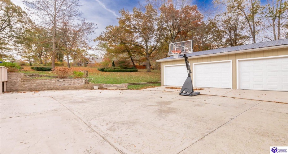 Dana Way, Vine Grove, Kentucky 40175, ,3 BathroomsBathrooms,For Sale,Dana Way,HK24004194