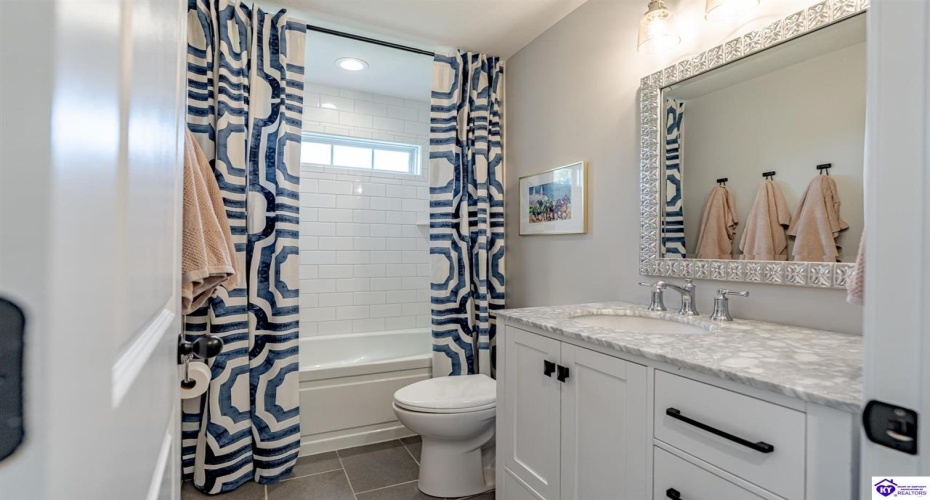 St John Road, Elizabethtown, Kentucky 42701, ,4 BathroomsBathrooms,For Sale,St John Road,HK24004195