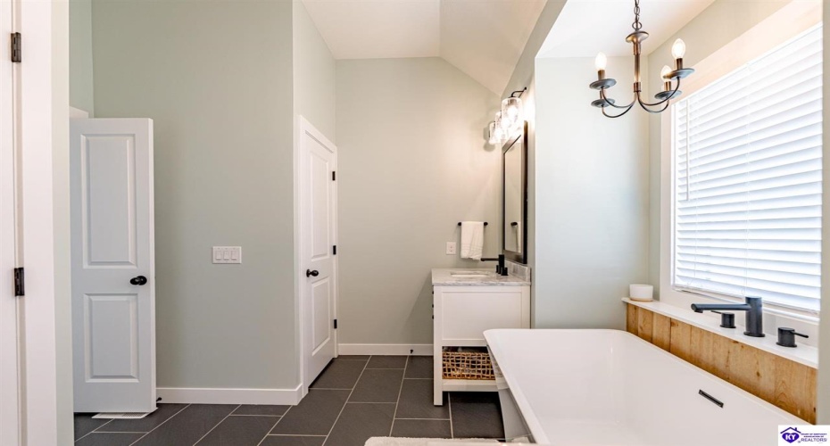 St John Road, Elizabethtown, Kentucky 42701, ,4 BathroomsBathrooms,For Sale,St John Road,HK24004195