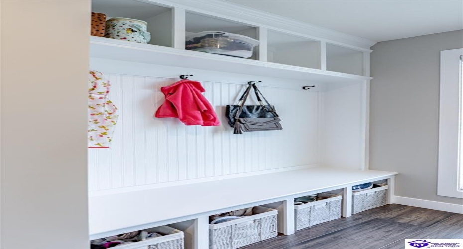 St John Road, Elizabethtown, Kentucky 42701, ,4 BathroomsBathrooms,For Sale,St John Road,HK24004195