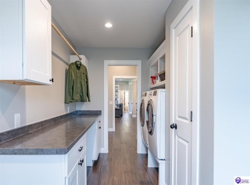 St John Road, Elizabethtown, Kentucky 42701, ,4 BathroomsBathrooms,For Sale,St John Road,HK24004195