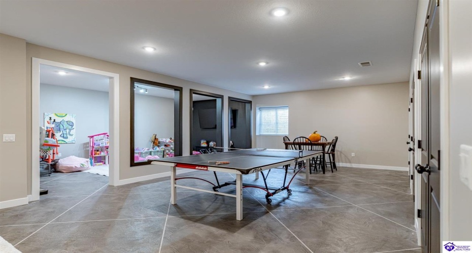 St John Road, Elizabethtown, Kentucky 42701, ,4 BathroomsBathrooms,For Sale,St John Road,HK24004195