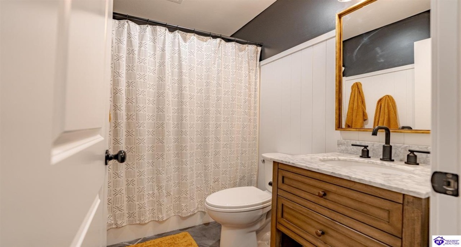 St John Road, Elizabethtown, Kentucky 42701, ,4 BathroomsBathrooms,For Sale,St John Road,HK24004195