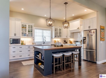 St John Road, Elizabethtown, Kentucky 42701, ,4 BathroomsBathrooms,For Sale,St John Road,HK24004195