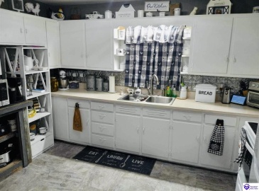 Summersville Road, Greensburg, Kentucky 42743, ,1 BathroomBathrooms,For Sale,Summersville Road,HK24004198