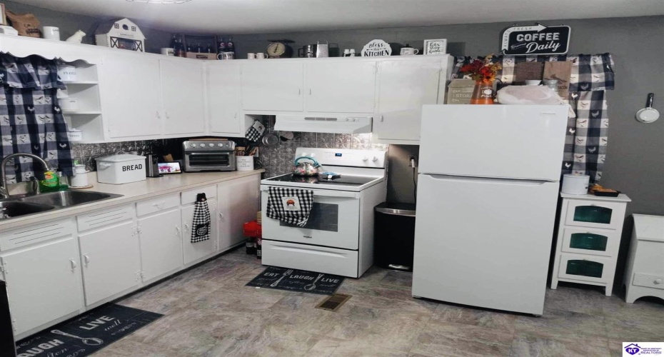 Summersville Road, Greensburg, Kentucky 42743, ,1 BathroomBathrooms,For Sale,Summersville Road,HK24004198