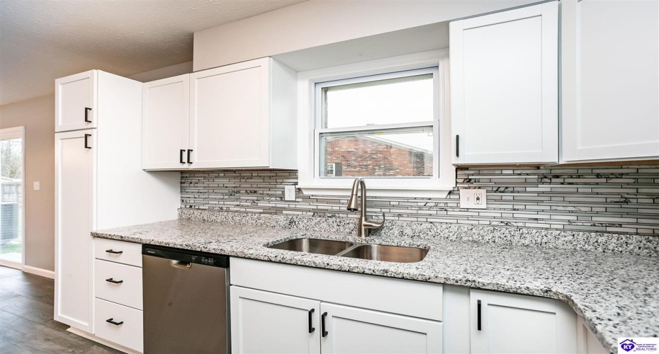 Anderson Court, Radcliff, Kentucky 40160, ,2 BathroomsBathrooms,For Sale,Anderson Court,HK24004199